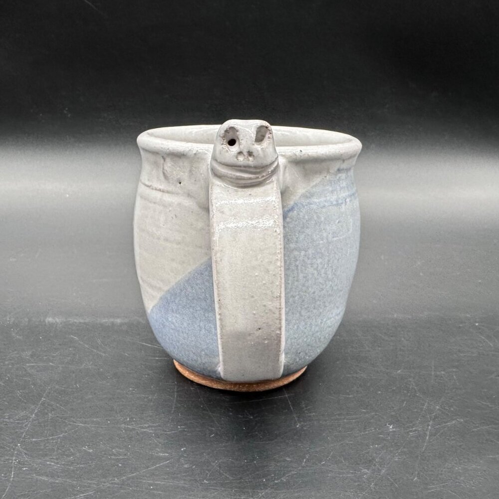 Art Pottery Mug 3D Figural Frog Snake Face Thumb Rest Blue Gray Signed Hight - Picture 5 of 12